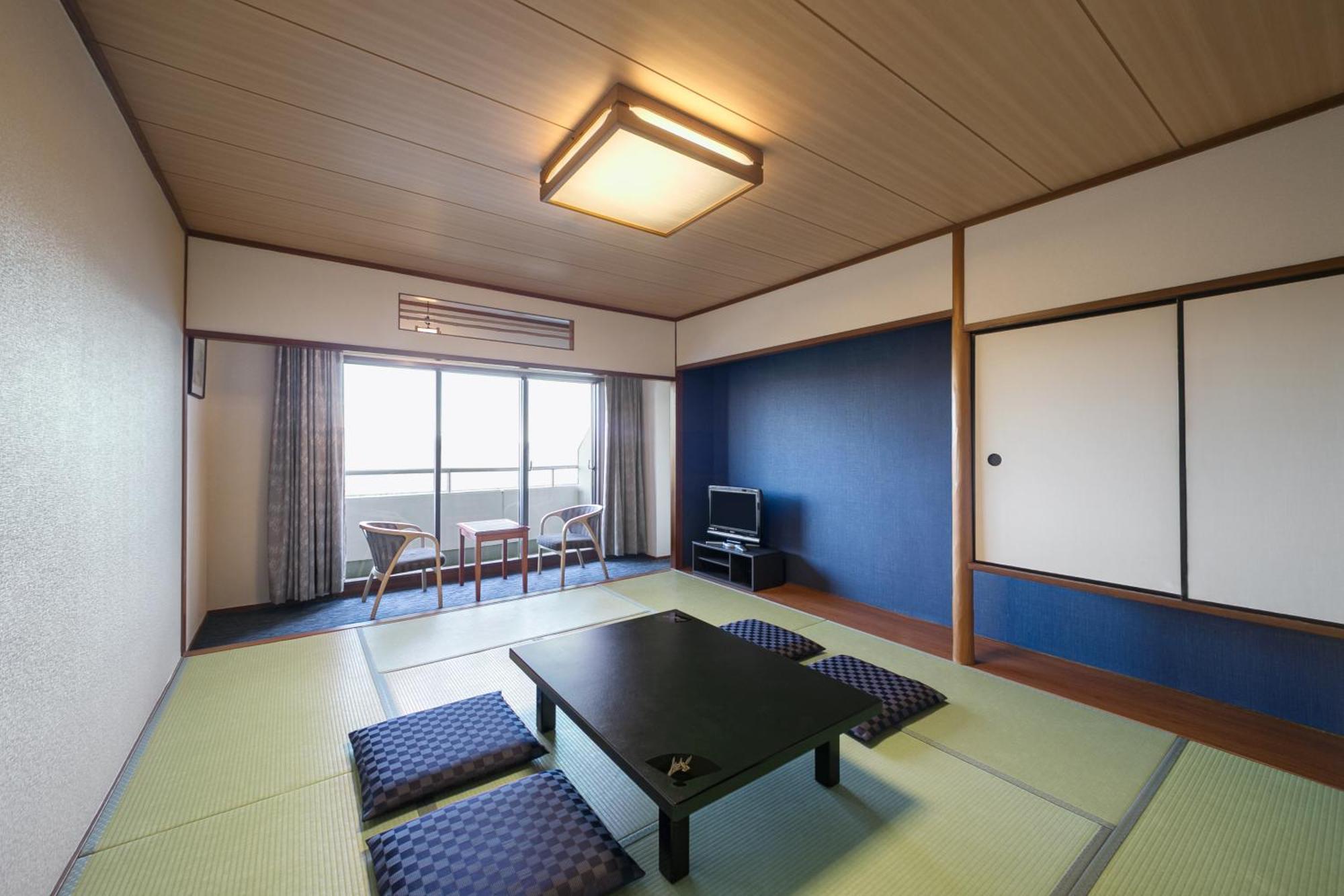 Mercure Kochi Tosa & 3*
